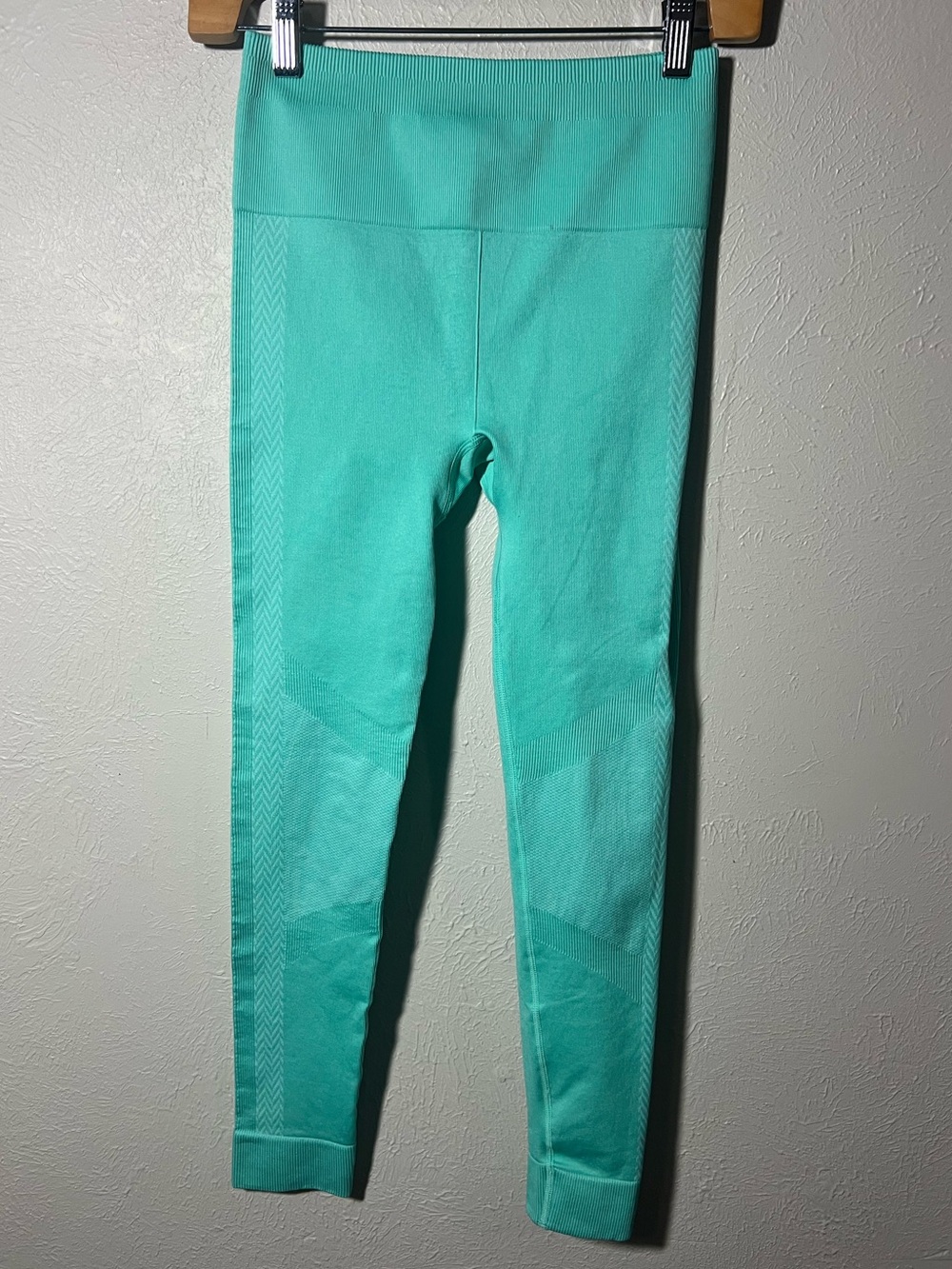NWT Women’s Fabletics Teal Seamless High Waisted Check Leggings size Small